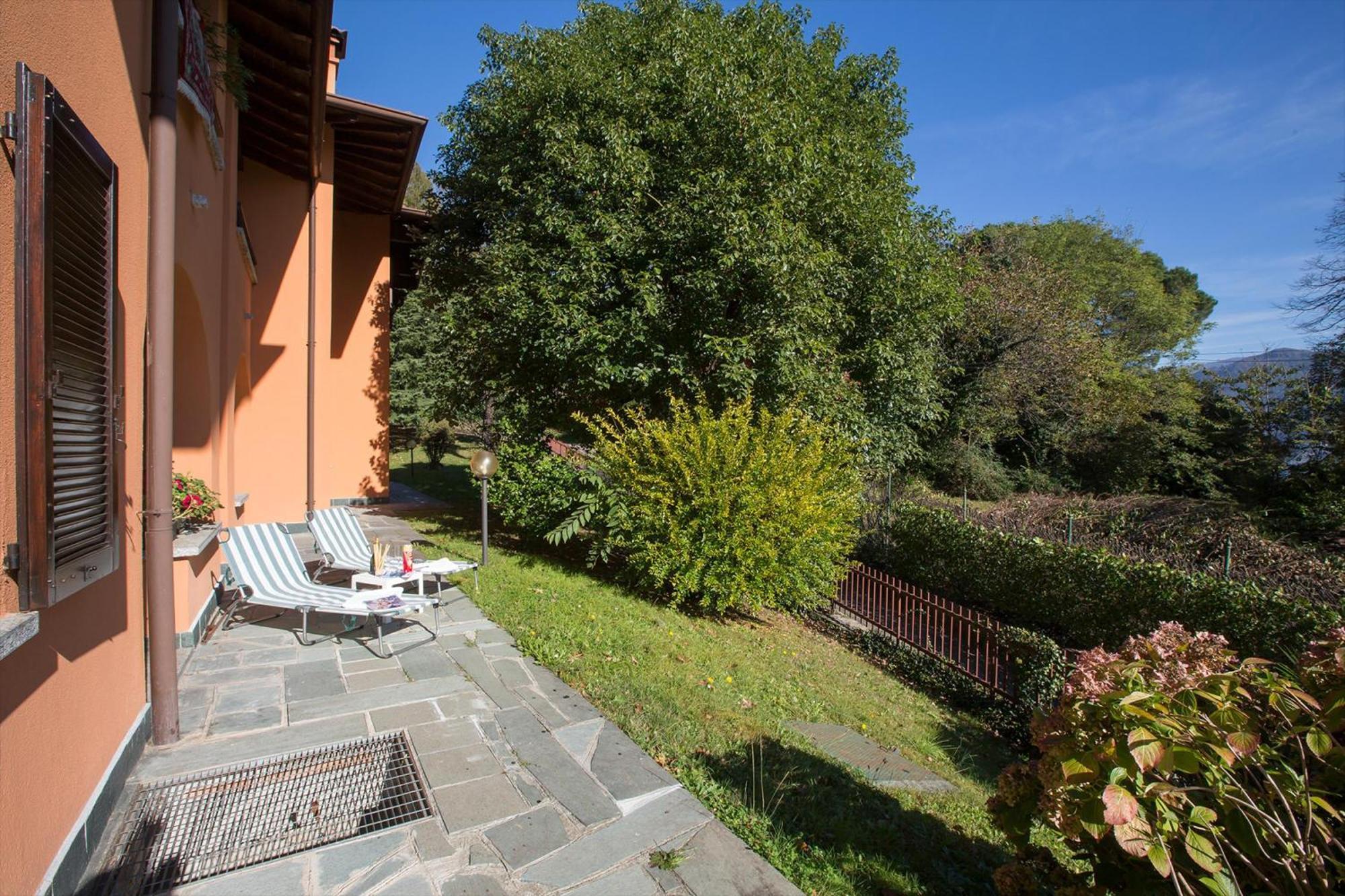 Menaggio Poggio Fiorito Loggetta Apartment Luaran gambar